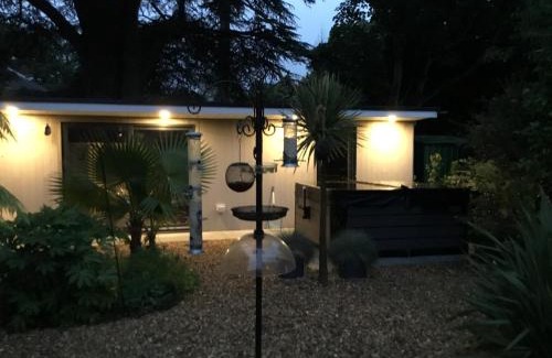 Netley Apartment | Garden Studio & Hot Tub