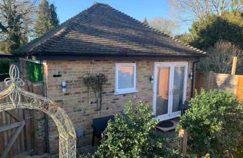 Bourne End Apartment | Garden Studio in Bourne End