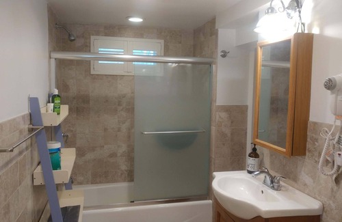 Town of North Castle Apartment | Garden Studio with Private Full Bath & Sauna. Self check-in.