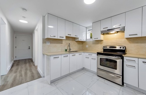 New Westminster House | Garden Suite 2-Bed/1-Bath ncan be Interconnected with additional Suite