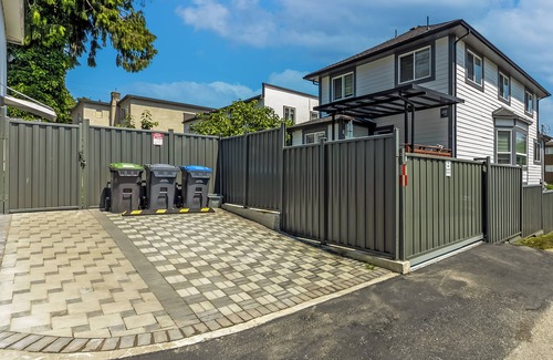 New Westminster House | Garden Suite 2-Bed/1-Bath ncan be Interconnected with additional Suite
