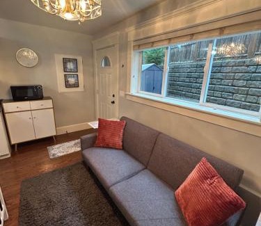 Victoria Apartment | Garden Suite in Colwood