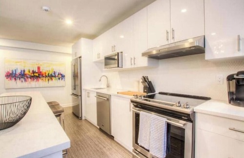International District Apartment | Garden suite loft in old Montreal
