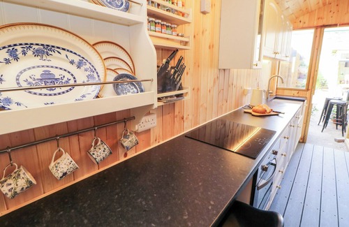 Dronfield Cottage | GARDEN SUITE, pet friendly, with a garden in Dronfield