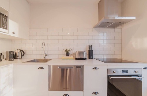 Christchurch House | Garden View 2-Bedroom Getaway in Christchurch