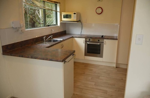 Leithfield Cottage | Garden View Country Cottage