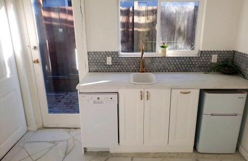 East Side Apartment | Garden View double room suite at Trout Lake