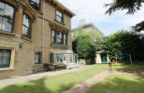 Malvern Apartment | Garden View