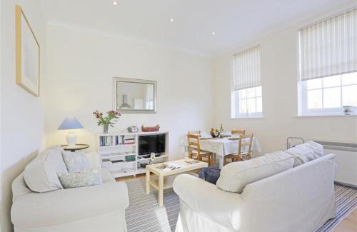 Woodbridge House | Garden View