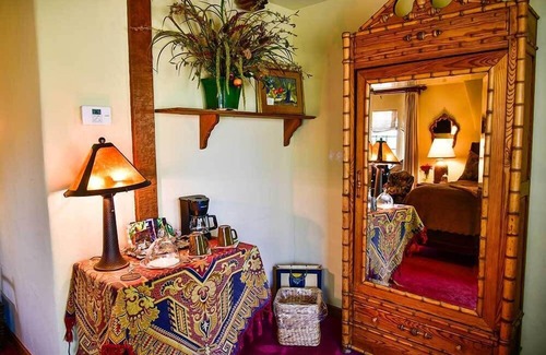 Paso Robles Apartment | Garden View Room at Orchard Hill Farm - Wine Country Hideaway for two!