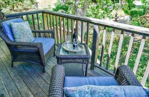 Paso Robles Apartment | Garden View Room at Orchard Hill Farm - Wine Country Hideaway for two!
