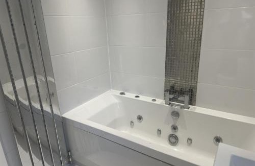 Ellesmere Port Apartment | Garden View Room