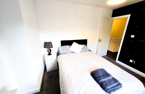 Ellesmere Port Apartment | Garden View Room