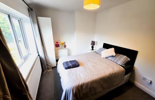 Ellesmere Port Apartment | Garden View Room