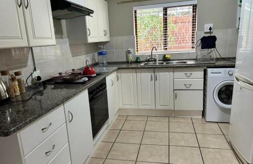 Hibberdene House | Garden View Seaside Chalet