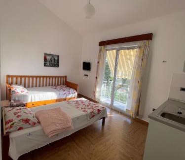 Sakës House | Garden Villa Sunny