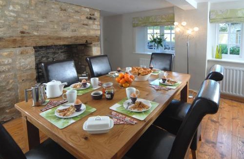Shipton under Wychwood House | Gardeners Cottage