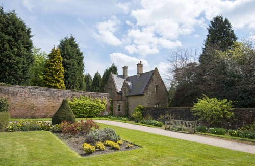 Newark upon Trent Cottage | Gardeners Cottage in the grounds of Newstead Abbey- home of the Poet Lord Byron