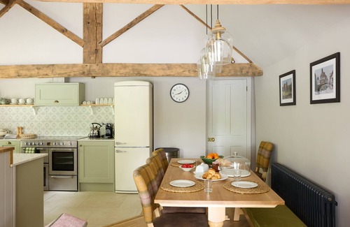 Carsington Cottage | GARDENERS COTTAGE, character holiday cottage, with pool in Hopton