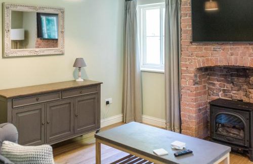 Saltmarshe House | Gardeners Cottage