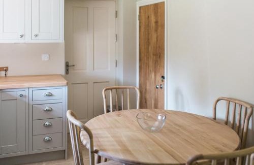 Saltmarshe House | Gardeners Cottage