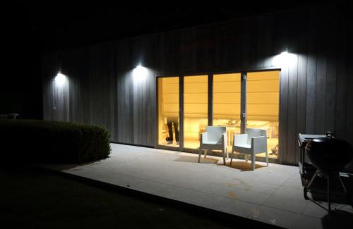Stene Apartment | Gardenhouse 'The Block' - Ostend - private garden - IR cabine - AC