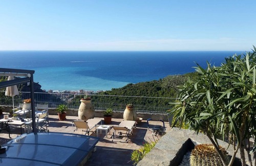 San Giacomo Villa | Gardenia apartment near Bordighera with enchanting view of Montecarlo