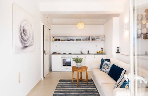 Sternes House | Gardenia Guest House with beautiful sea views, near the beach and the village.