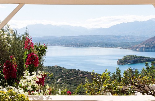 Sternes House | Gardenia Guest House with beautiful sea views, near the beach and the village.
