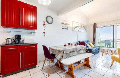 Charente-Maritime Apartment | Gardens by the sea