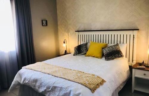 Maun House | GardenView Holiday Home