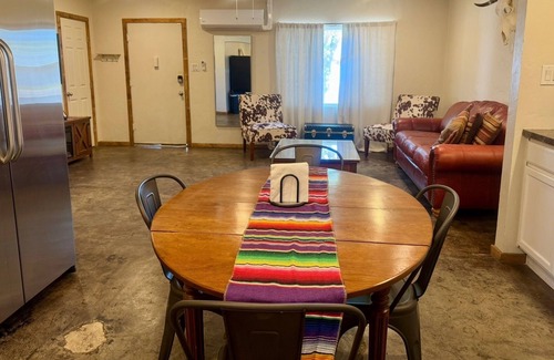 Mesilla Park House | Gardner Casita - Central Location