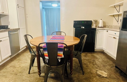 Mesilla Park House | Gardner Casita - Central Location