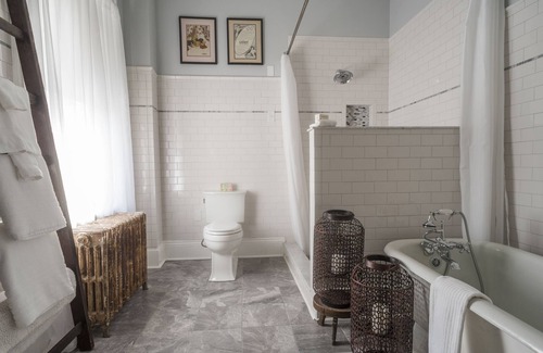 Troy Bed & Breakfast | Gardner Farm Inn