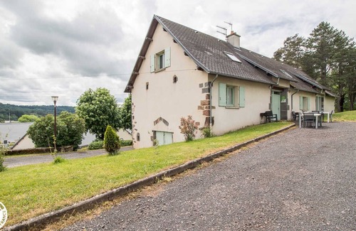 Saint-Sauves-d'Auvergne House | Garenne - Saint-sauves-d'auvergne