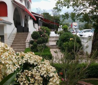 Povile House | Garfild Guest house