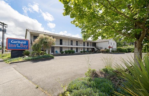 Garibaldi Hotel | Garibaldi Inn at the Bay