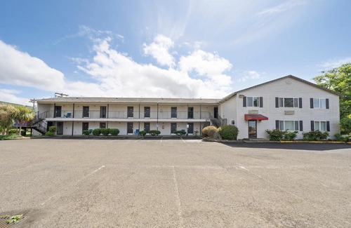 Garibaldi Hotel | Garibaldi Inn at the Bay