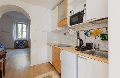 Zona Farini Apartment | Garibaldi & Isola District Functional Apartment