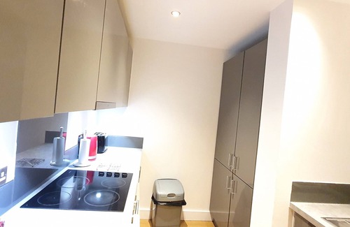 Little Holland Apartment | Garland City Centre Apartment, Close to Station, Stores, Restaurants & Gym
