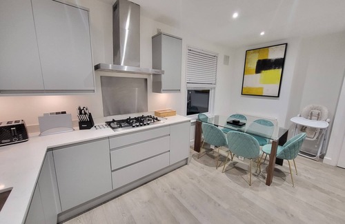 Finchley Apartment | Garland Modern 4 Bedroom Central Apartment London