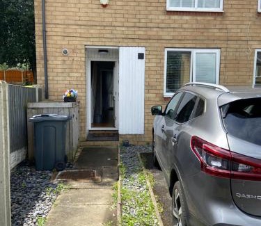 Mosborough House | Garland way 2 bed house Sheffield free parking 5 min from m1