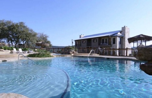 Concan Condo | Garner State Park/Frio River Getaway in Concan!