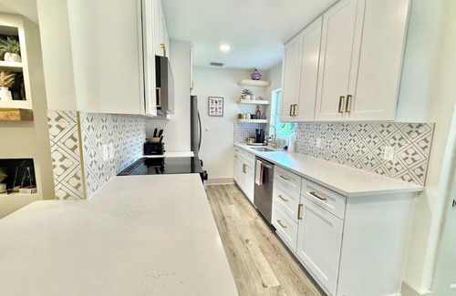 Tallahassee House | Garnet and Glam 1.2 miles from FSU Stadium 4-bedroom 2 bath house