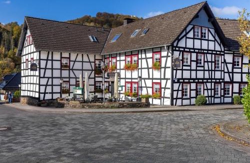Einruhr Hotel | Garni Hotel im Fachwerkhof