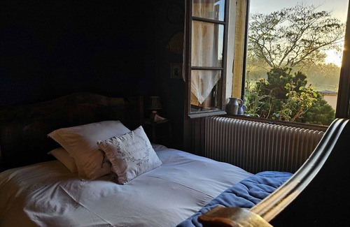 Sigalens Bed & Breakfast | Garonne" guest room, Nordic bath and swimming pool