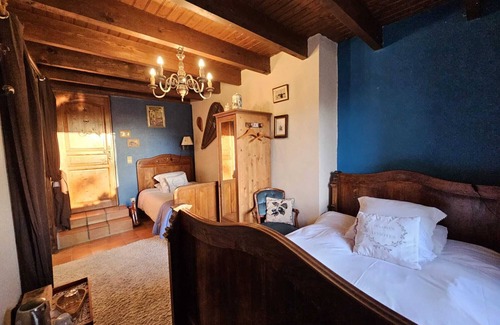 Sigalens Bed & Breakfast | Garonne" guest room, Nordic bath and swimming pool