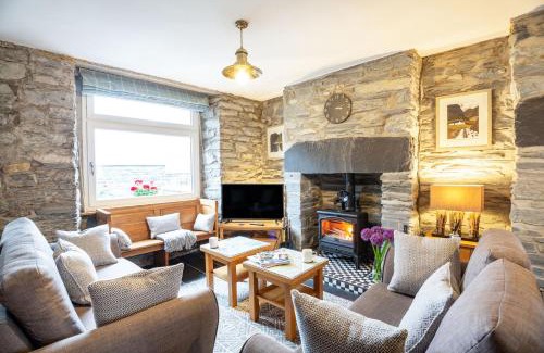 Rhiwbryfdir House | Garreg Ddu