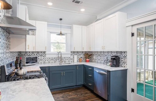 Kerrville House | Garrett House | Hill Country retreat Kerrville - pool - hot tub - outdoor shower