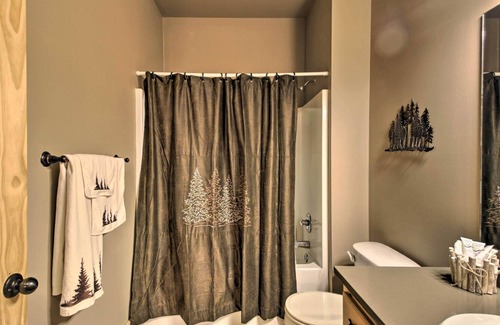 Garrison Apartment | Garrison Golf Course Townhome: 1 Mi to Lake!